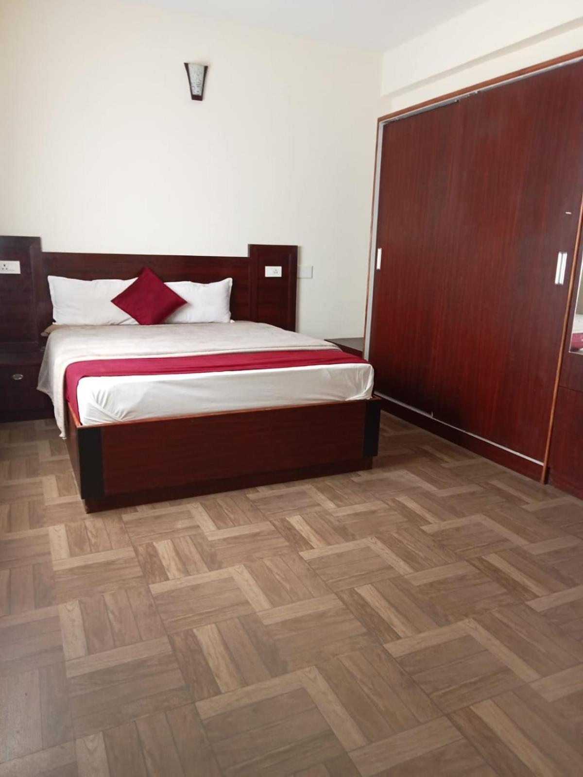 Pinehill Suits Ooty Esterno foto